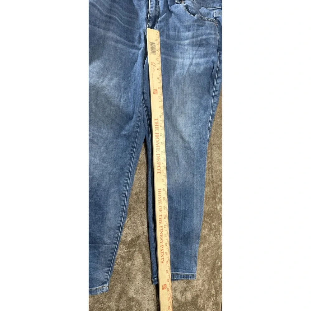 Torrid Size 16 XS Super Soft Jegging Jeans Medium Wash 3-Button Extra Short
